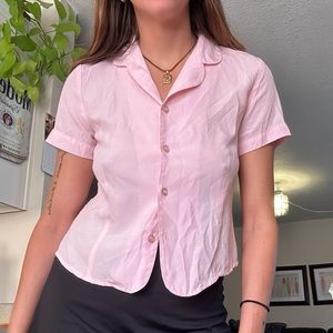 Jaclyn Smith blouse
Size small